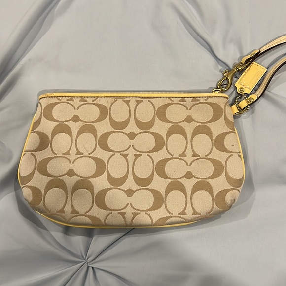 Original COACH tan wristlet - Picture 2 of 8